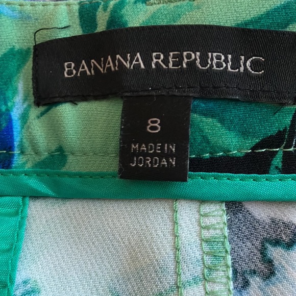 Fabulous Banana green black blue & white floral shorts w/front zip & pockets - Picture 7 of 8